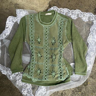 y2k/90s whimsygoth mossy green sweater