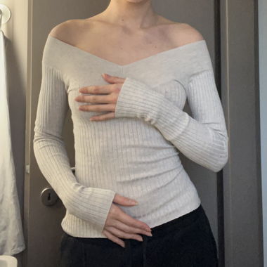 leichter beiger Pullover