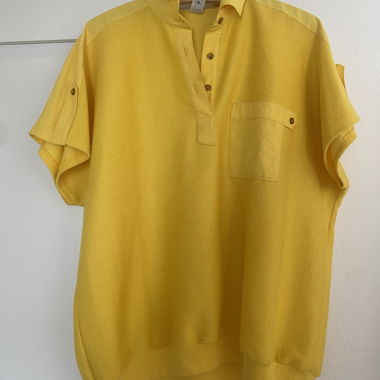 T-shirt jaune