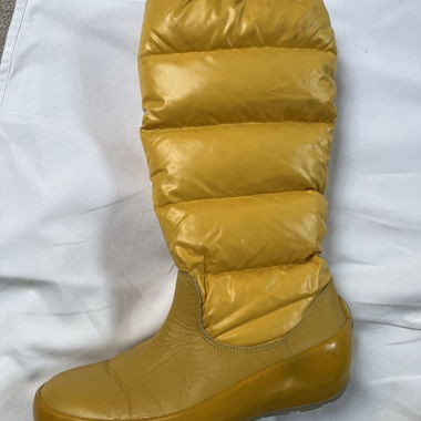 Stivaletti invernali gialli Moncler