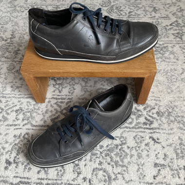 Men's dark gray sneakers