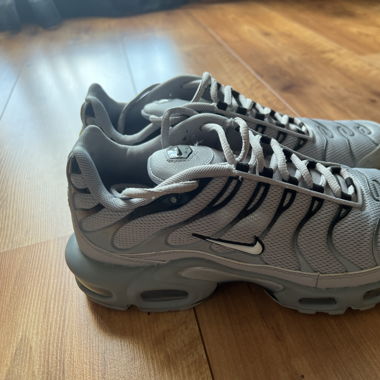 Nike Tn Wolfgrey 42