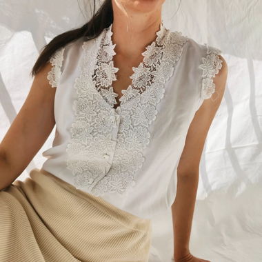 Crochet flowers floral vintage white blouse