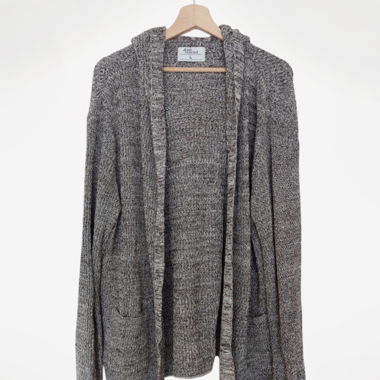 Strickjacke mit Kapuze