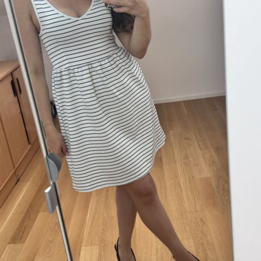 Gestreiftes ärmelloses Kleid