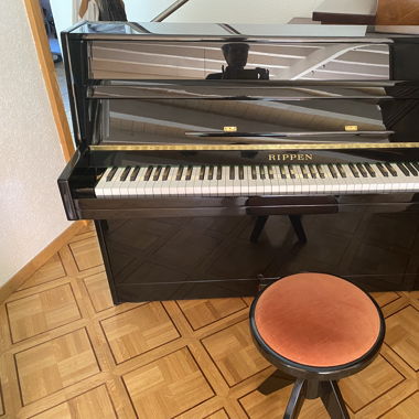 PIANO droit marque RIPPEN