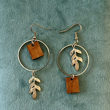 Boucles d’oreilles asymétriques