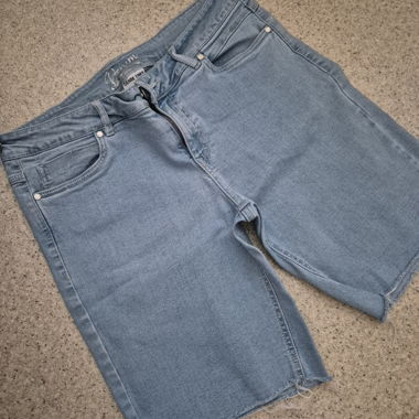 DENIM 1982 Jeansshorts hellblau Grösse 42