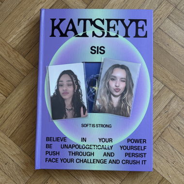 ALBUM KATSEYE SOFT IS STRONG