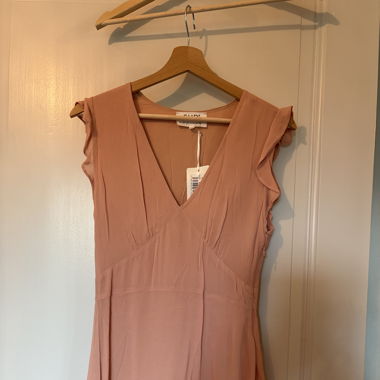 Robe rose pale avec volants