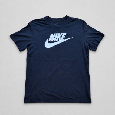 Black Nike T-shirt - L