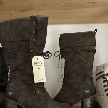 Mustang Stiefel NEU gr 39