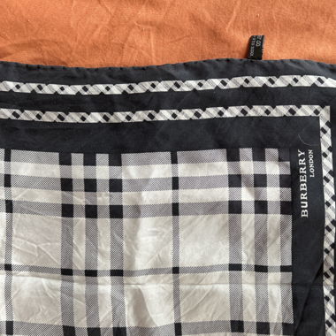 Foulard Burberry en soie 