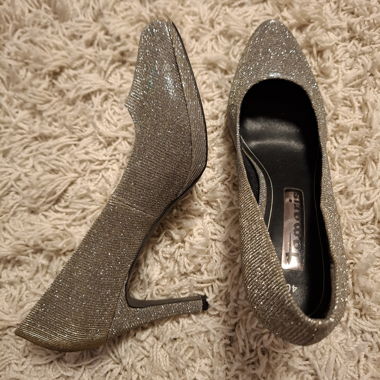Women's heeled shoes