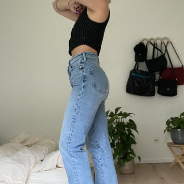 blue jeans, straight leg