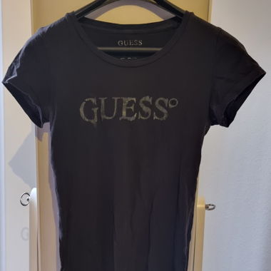 Guess T-shirt