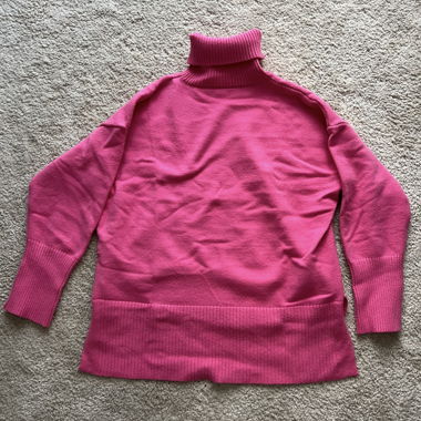 Pull ouvert rose chaud col roulé 
