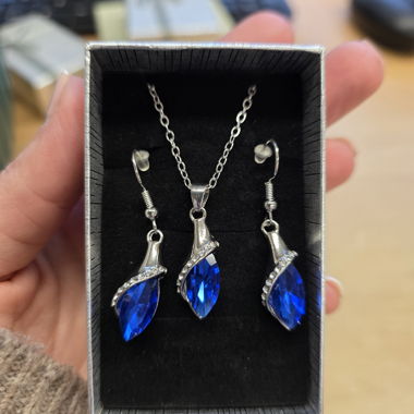 Set di gioielli con pietre blu