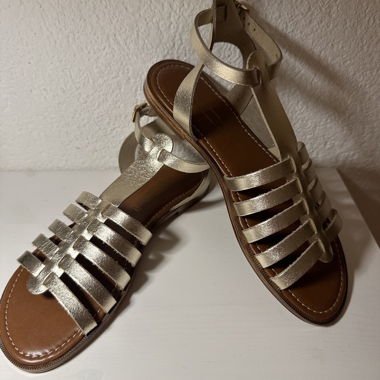 Nuove sandali dorati 36