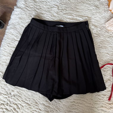 Black Pleated High-Waist Shorts