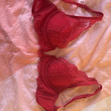 Soutien-gorge rouge en dentelle