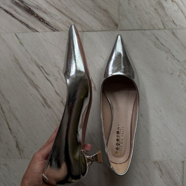 Décolleté argento con tacco basso