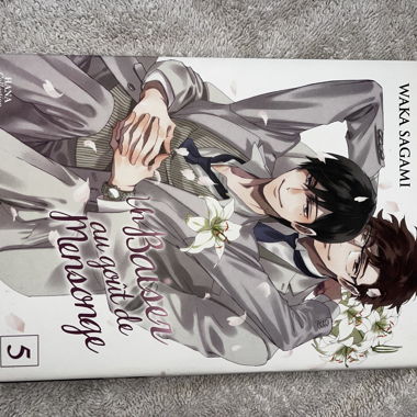 Manga, a b***** with a taste for lies, volume 5
