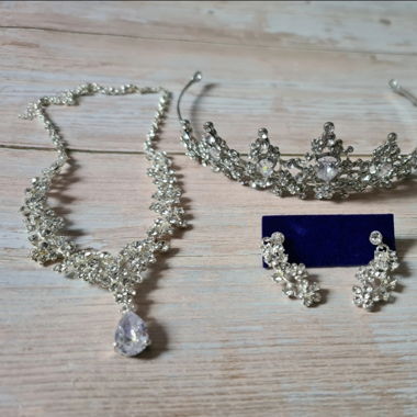 Schmuckset mit Diadem