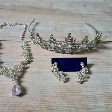 Schmuckset mit Diadem