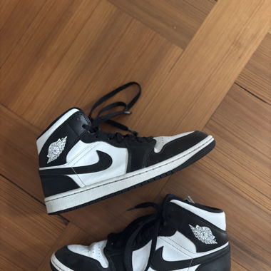 AIR JORDAN 1 MID
