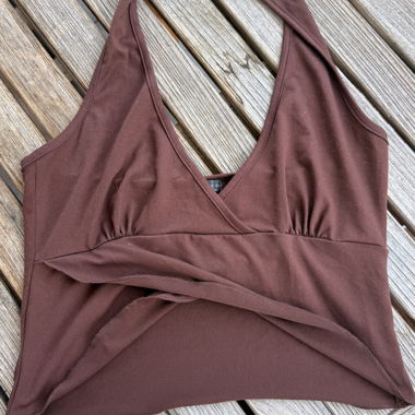 Top halter marrone