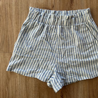Gestreifte Stoff-Shorts