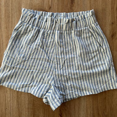 Gestreifte Stoff-Shorts