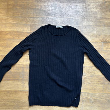 Black wool sweater (original vintage)