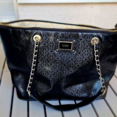 Guess Handtasche Schwarz