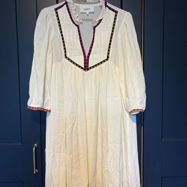 Besticktes ba&sh Kleid