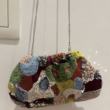 Clutch mit abnehmbaren Schulterträger