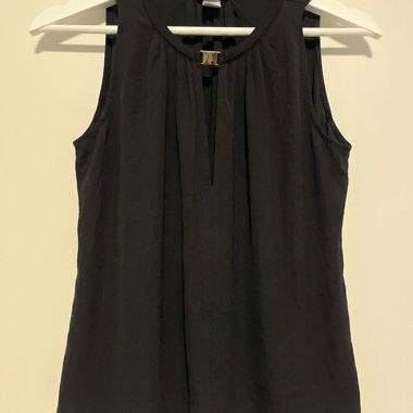 Top smanicato nero