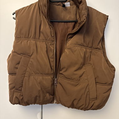Brown cropped puffer vest