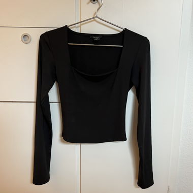 Schwarzes Langarmshirt