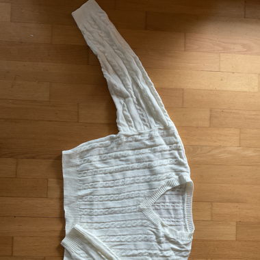 Kurzer weisser Strickpulli