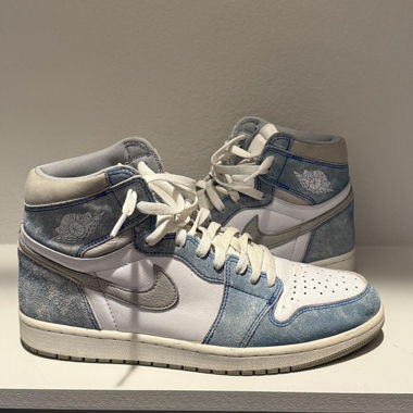 Air Jordan 1 Retro High OG Hyper Royal