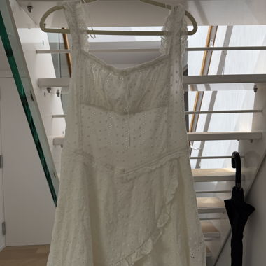 Robe blanche en dentelle