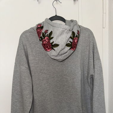 Hoddie mit Gestickten Rosen