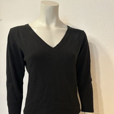 Basic V-Neck Pullover in Schwarz
