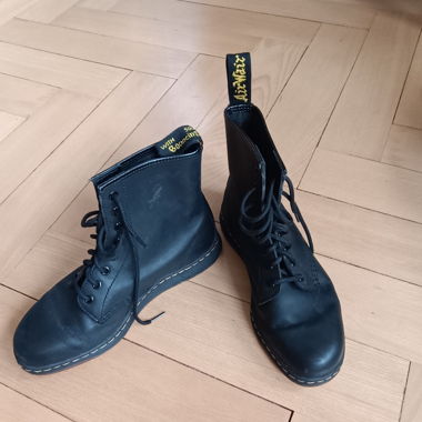 Dr. Martens Lite Newton Black