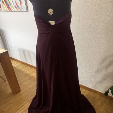 Wunderschönes ärmelloses Kleid