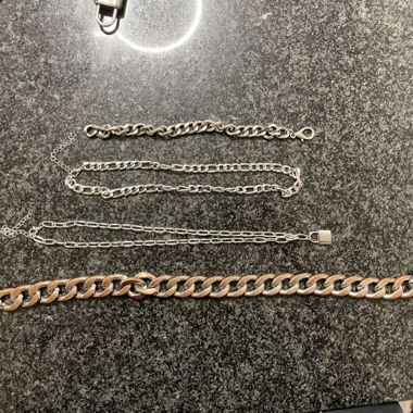 3 colliers et 1 bracelet