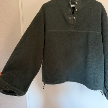 Pull polaire vert foncé