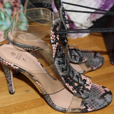 Sandales à talons hauts transparentes